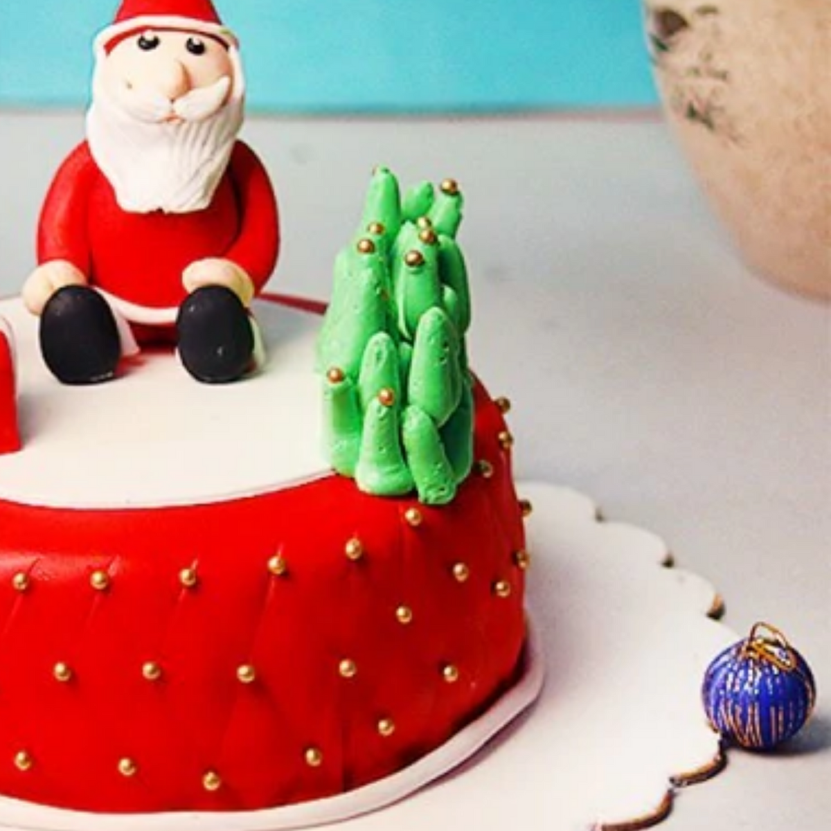 M77) Classic Santa Claus Cake (1 Kg). – Tricity 24