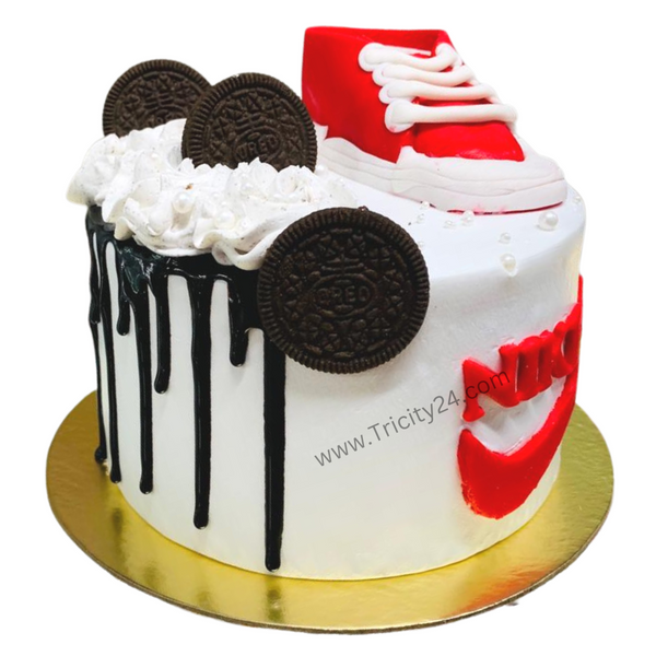 (M685) Customized  Cake (1Kg )